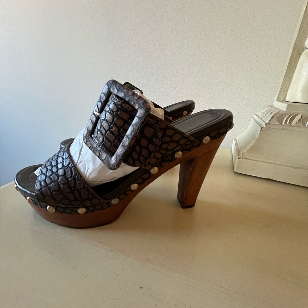 Isola Brown Platform Sandals with Textured Upper